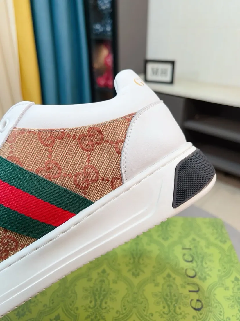 Men's shoes 💰420🌹🌹GUCCI [Gucci] New high-end brand of men's shoes, the latest fashionable casual men's shoes, trendy and versatile, relaxed and sporty style, uppers imported from Italy, first-layer cowhide, genuine leather lining, and ultra-fine workmanship. Original personalized fashionable rubber wear-resistant outsole, light and comfortable on the foot, size 38-44